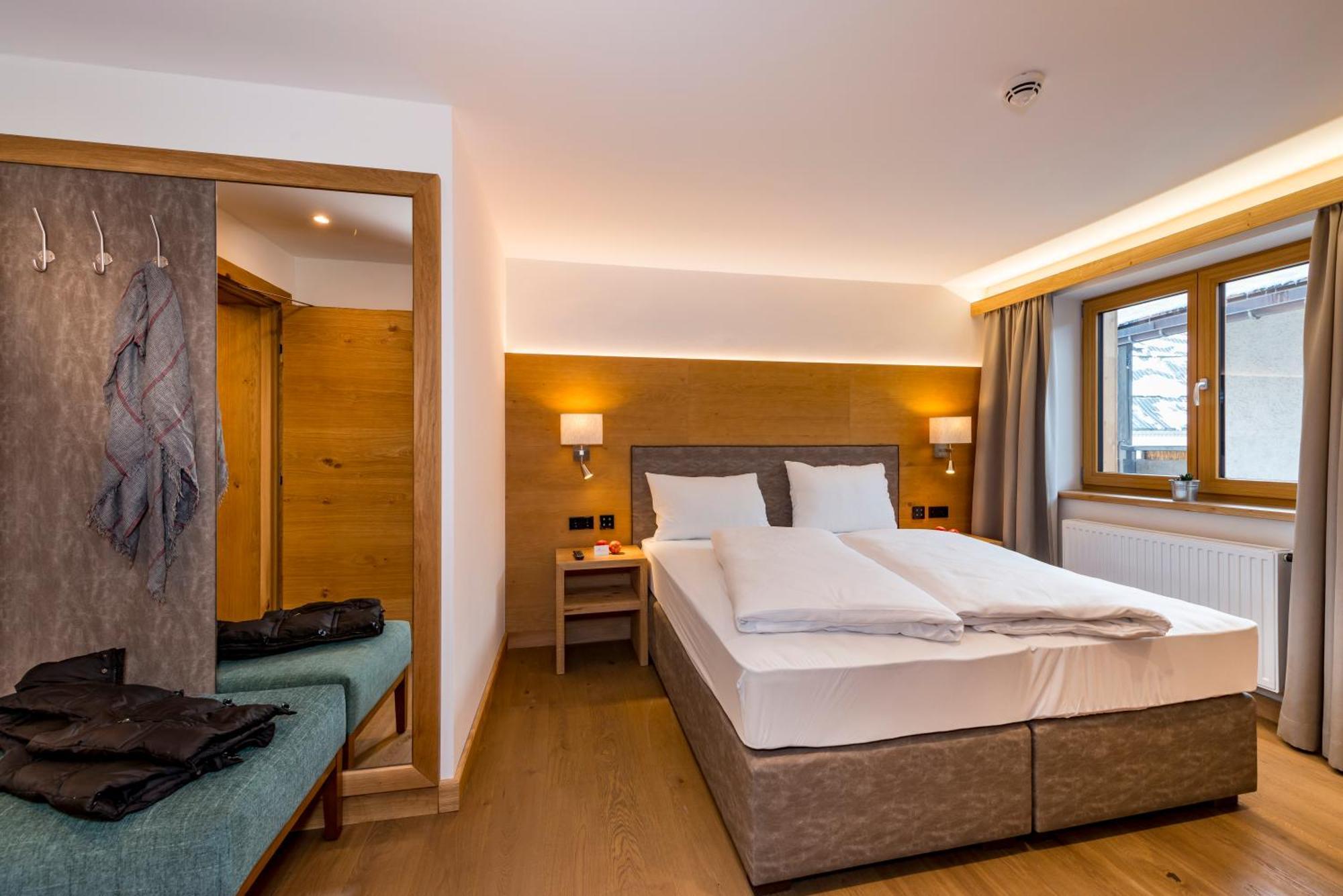 Aparthotel Tiroler Weinstube Seefeld in Tirol Exterior foto