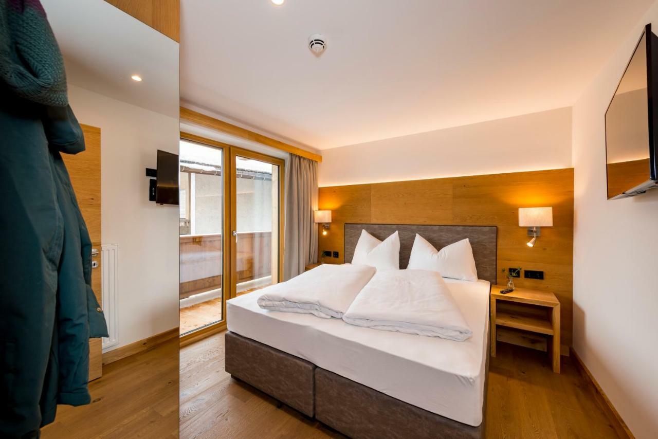 Aparthotel Tiroler Weinstube Seefeld in Tirol Exterior foto